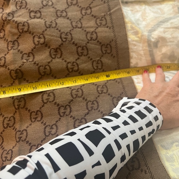 Gucci Brown and Tan Scarf - Picture 8 of 8